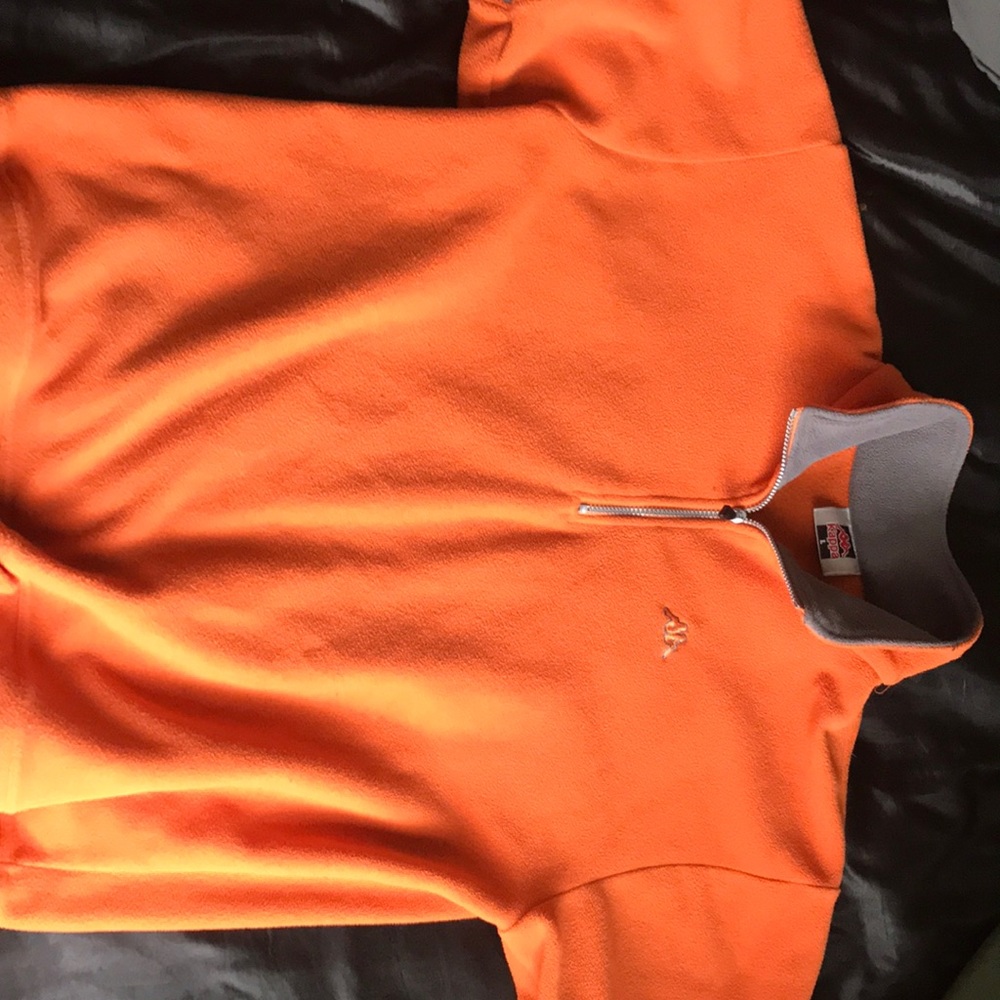 Bright orange kappa sweatshirt very stylish and right fitting